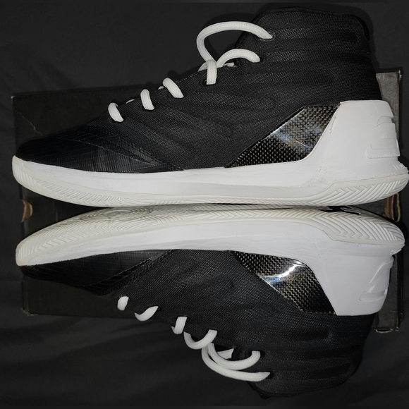 Under Armor, Size 12, Color Blk/White-White - Picture 6 of 7